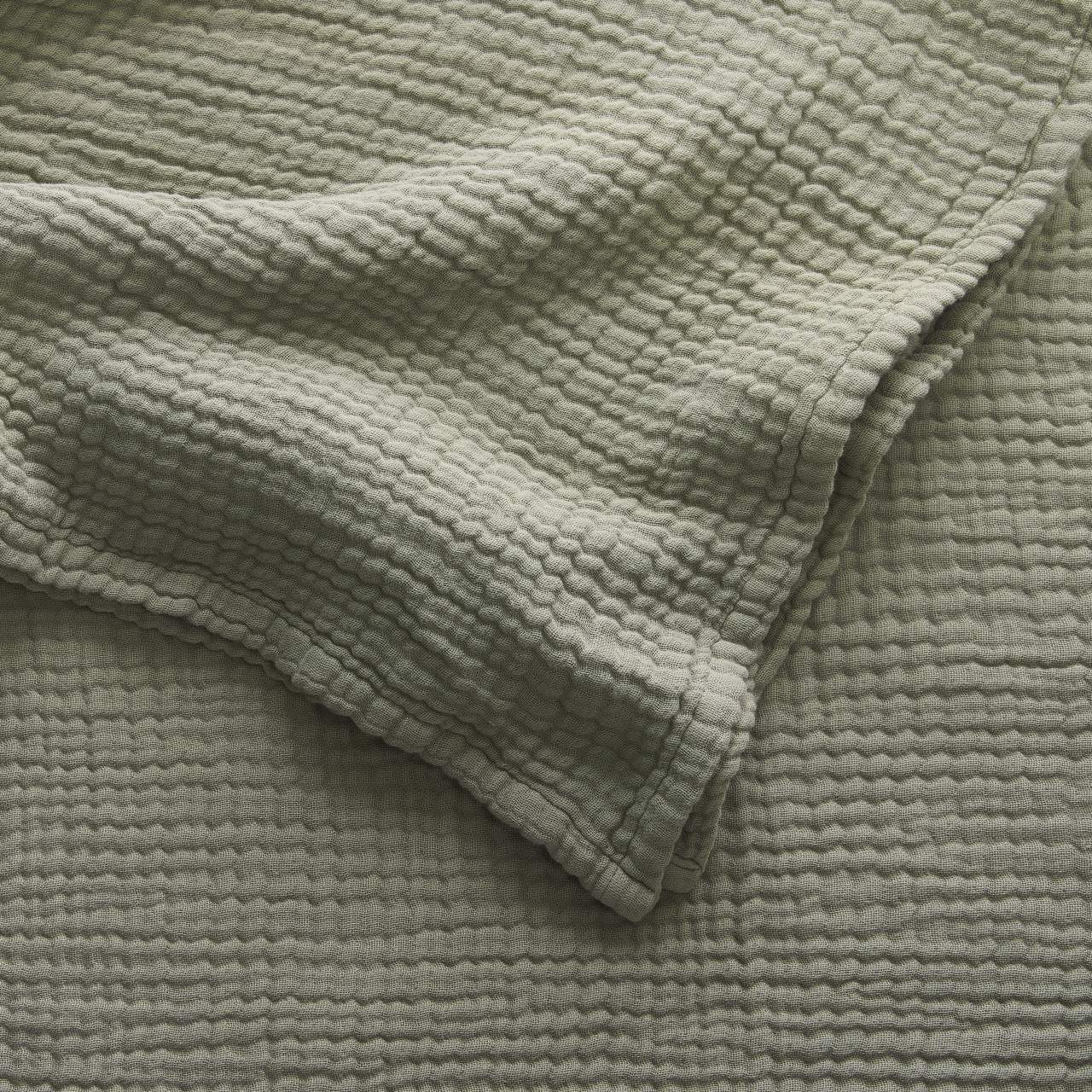 Muslin Blankets and Bedding Image 5